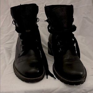 Black Lace-Up Fur-Lined Ankle Boots